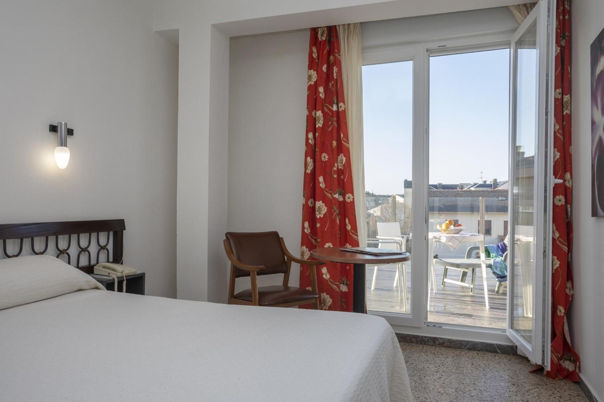 טאפיה דה קסרייגו Hotel La Ruta מראה חיצוני תמונה