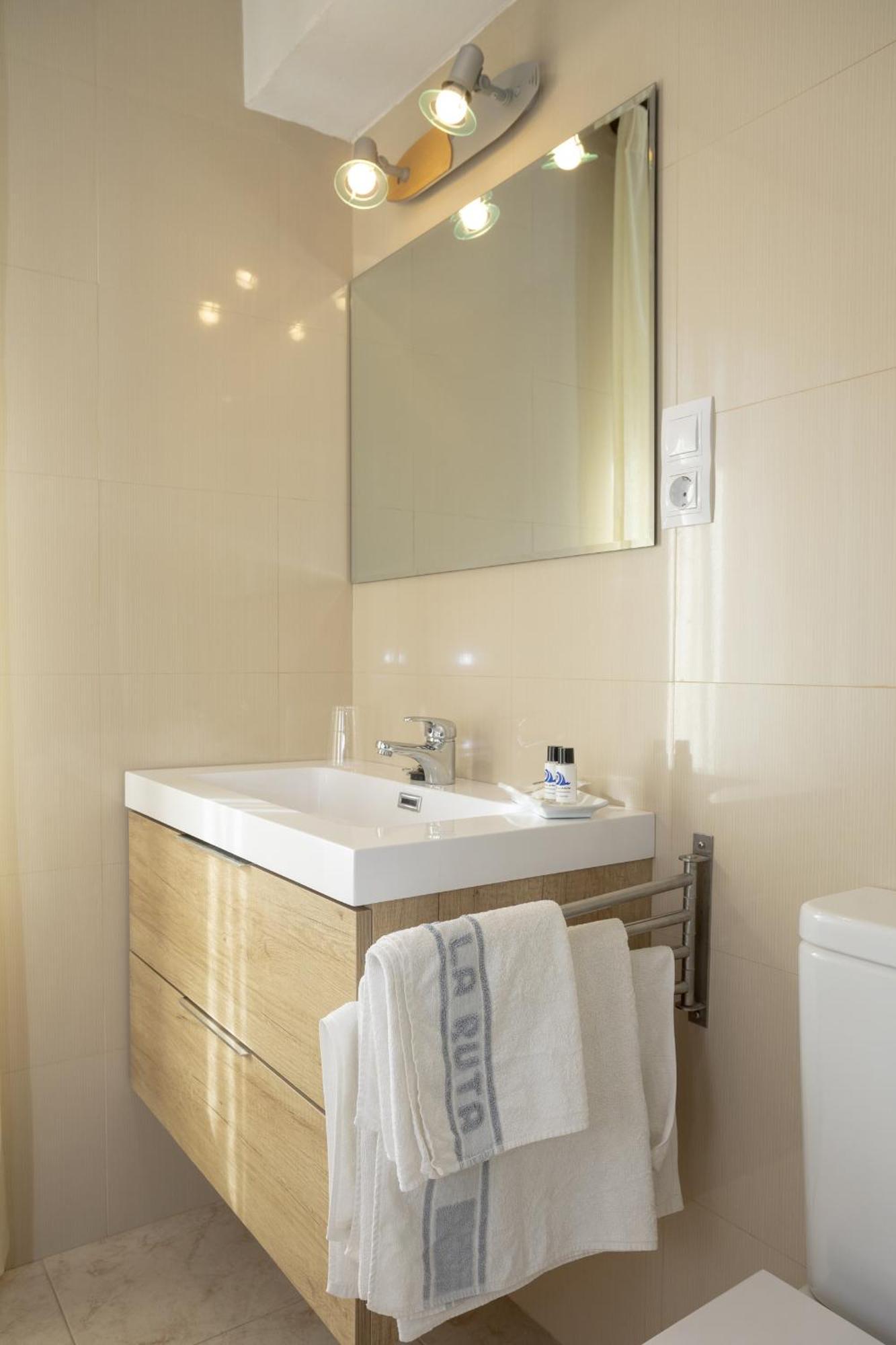 טאפיה דה קסרייגו Hotel La Ruta מראה חיצוני תמונה